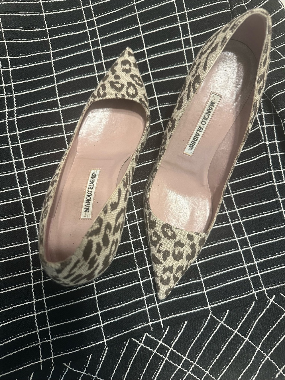 Manolo Blahnik Leopard-Print Pointed Toe Pumps Heels Size 39